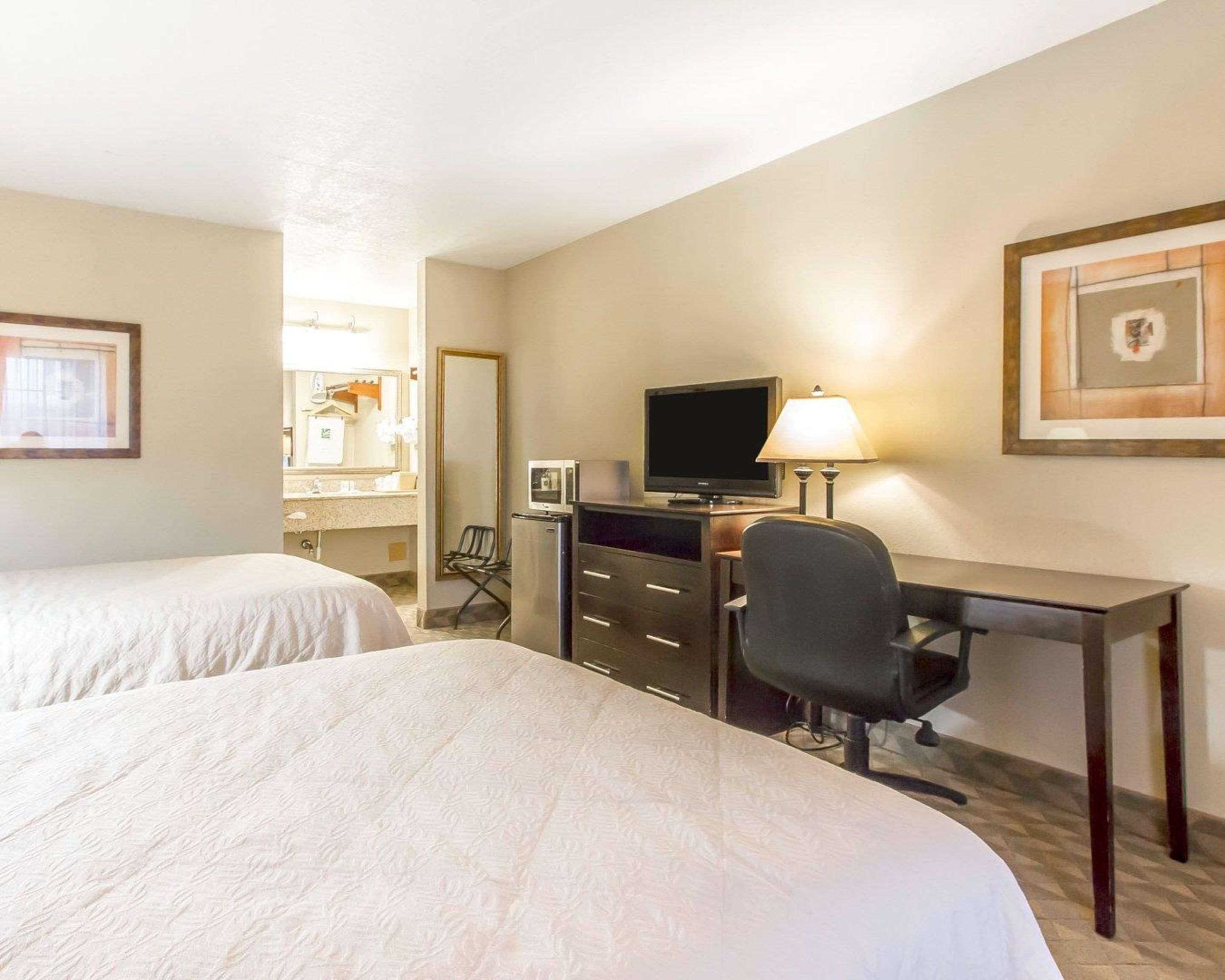 Quality Inn & Suites Greenville I-65 מראה חיצוני תמונה