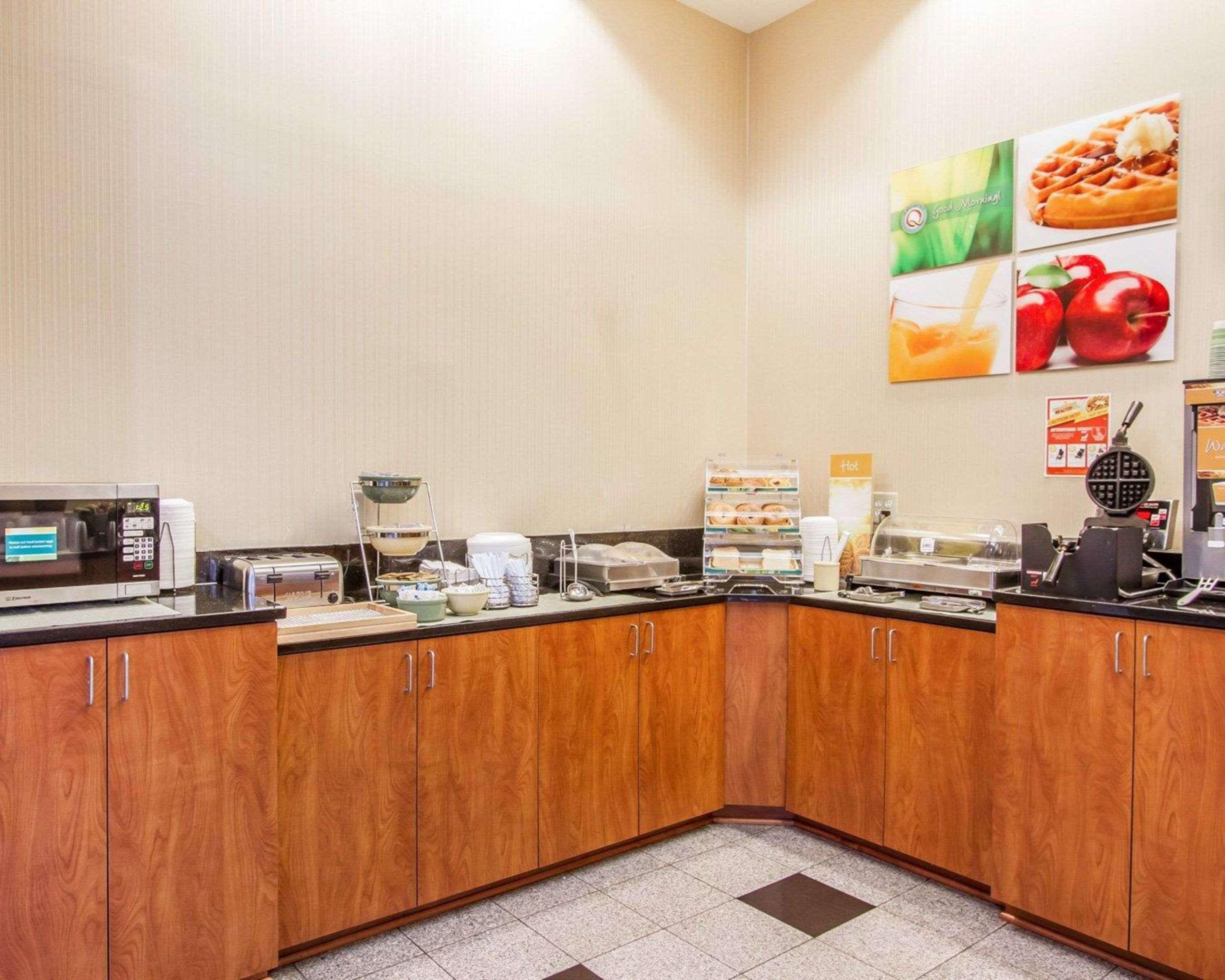 Quality Inn & Suites Greenville I-65 מראה חיצוני תמונה