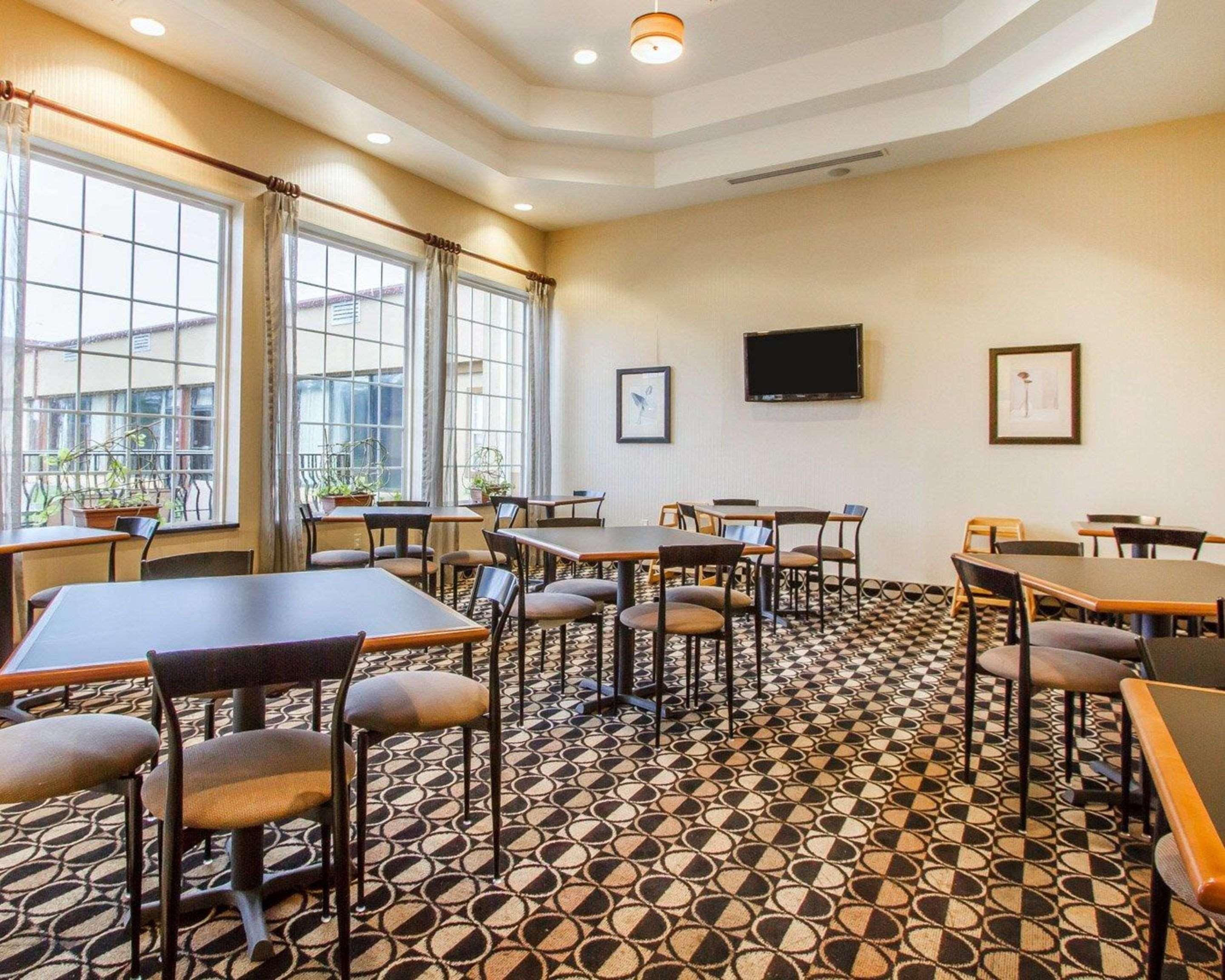 Quality Inn & Suites Greenville I-65 מראה חיצוני תמונה