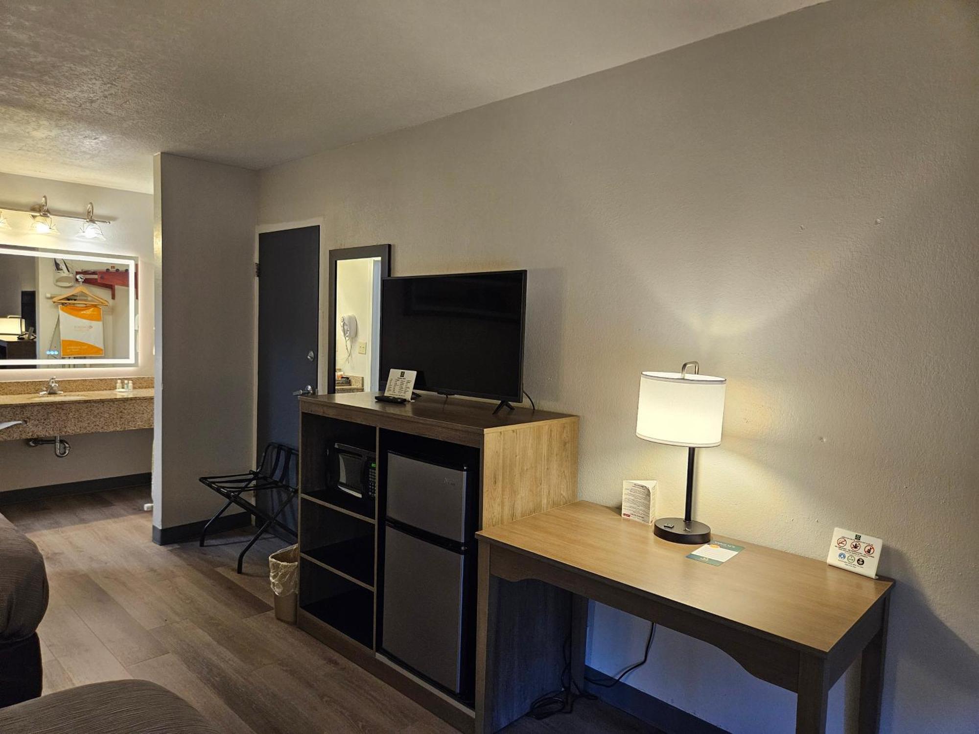 Quality Inn & Suites Greenville I-65 מראה חיצוני תמונה