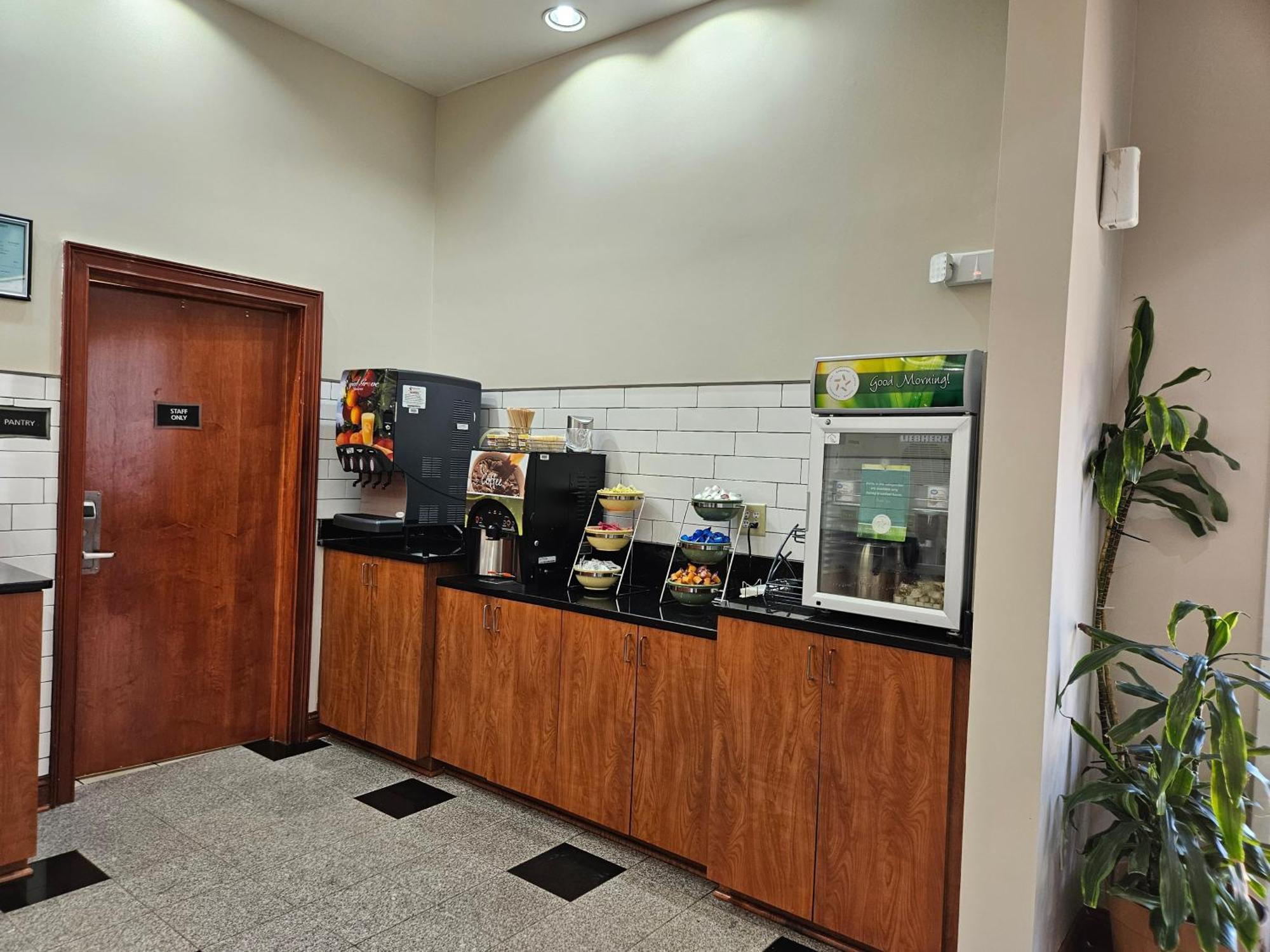 Quality Inn & Suites Greenville I-65 מראה חיצוני תמונה