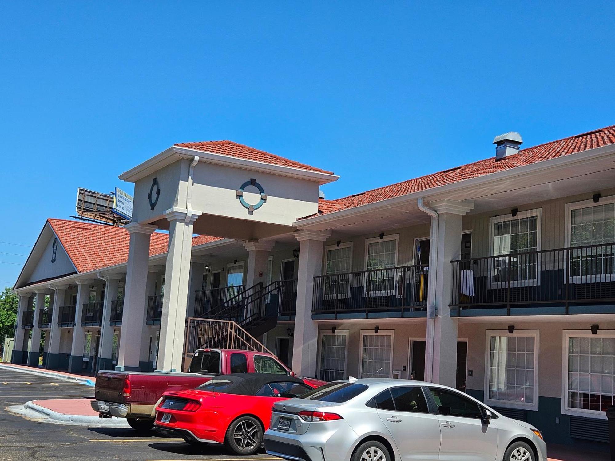 Quality Inn & Suites Greenville I-65 מראה חיצוני תמונה