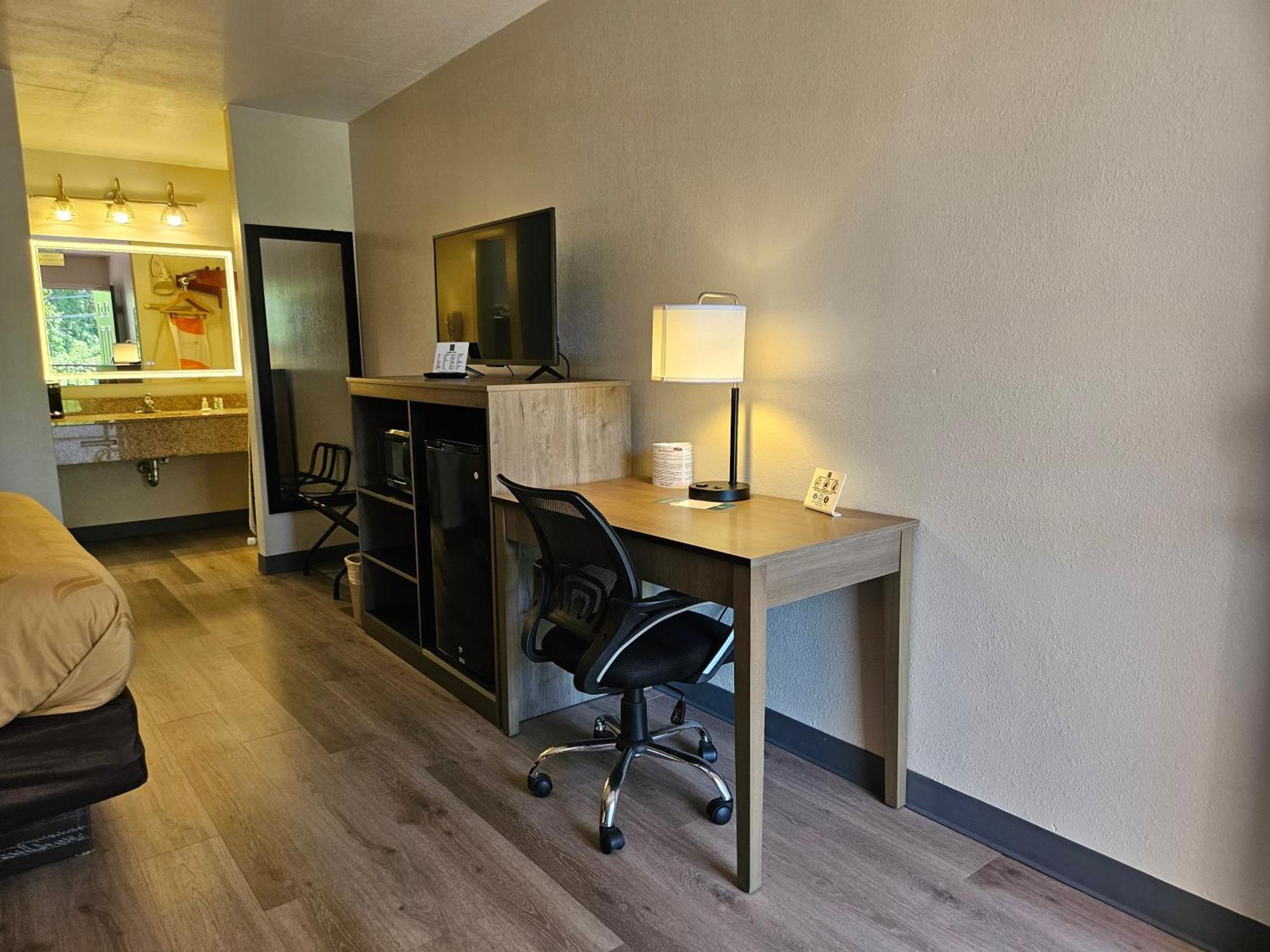 Quality Inn & Suites Greenville I-65 מראה חיצוני תמונה