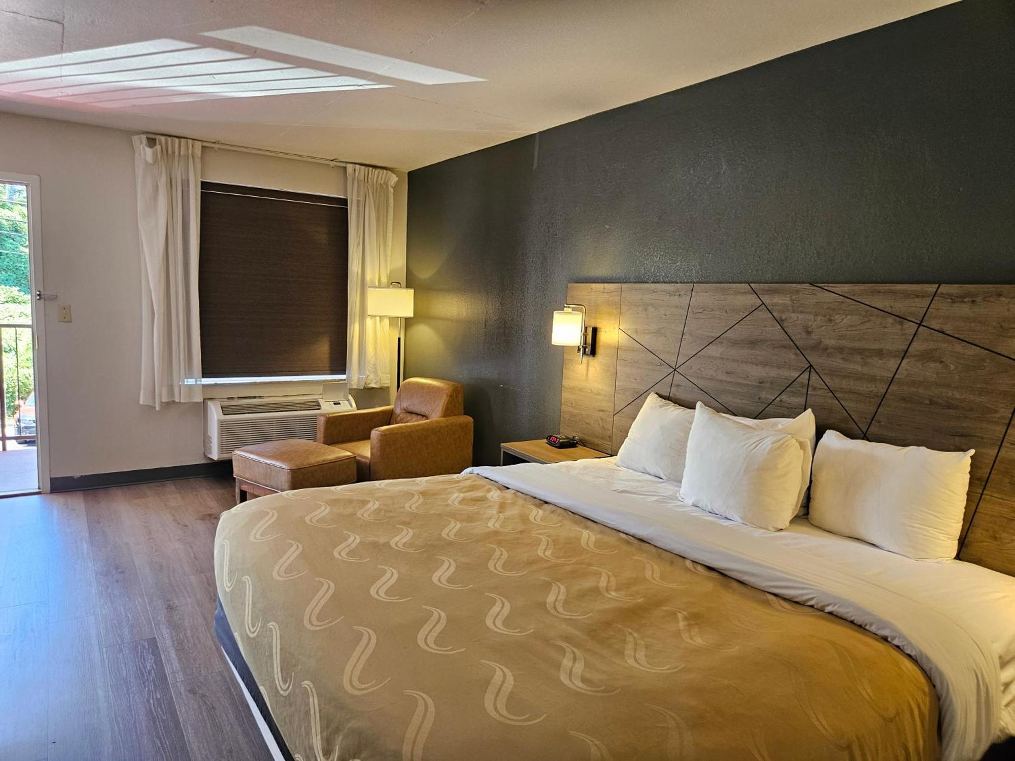 Quality Inn & Suites Greenville I-65 מראה חיצוני תמונה