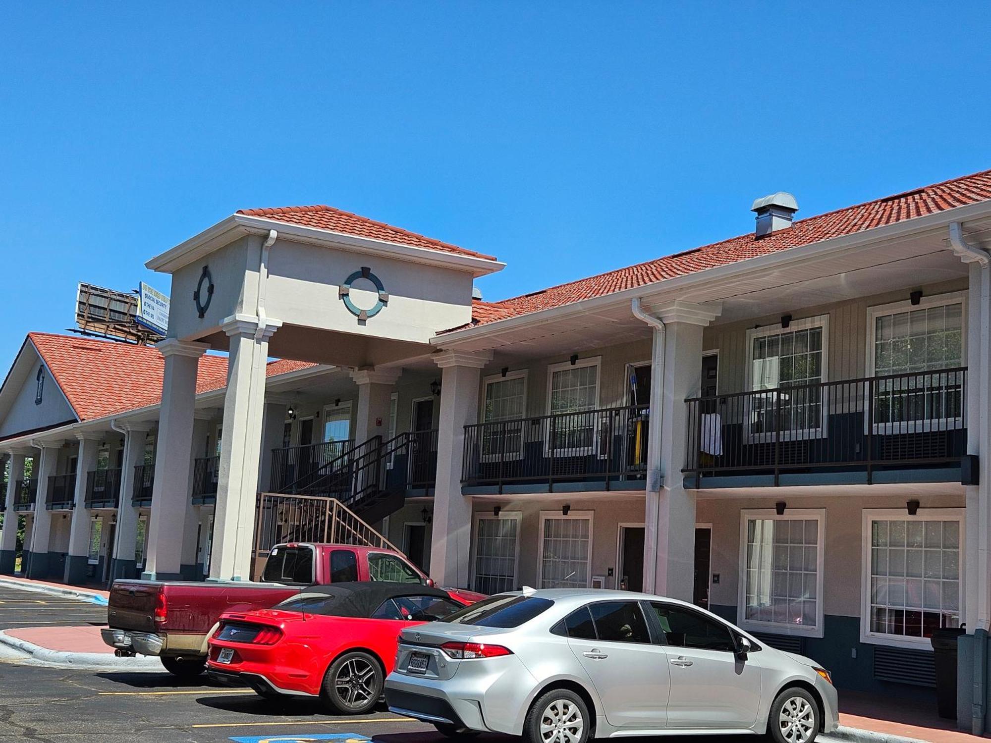 Quality Inn & Suites Greenville I-65 מראה חיצוני תמונה