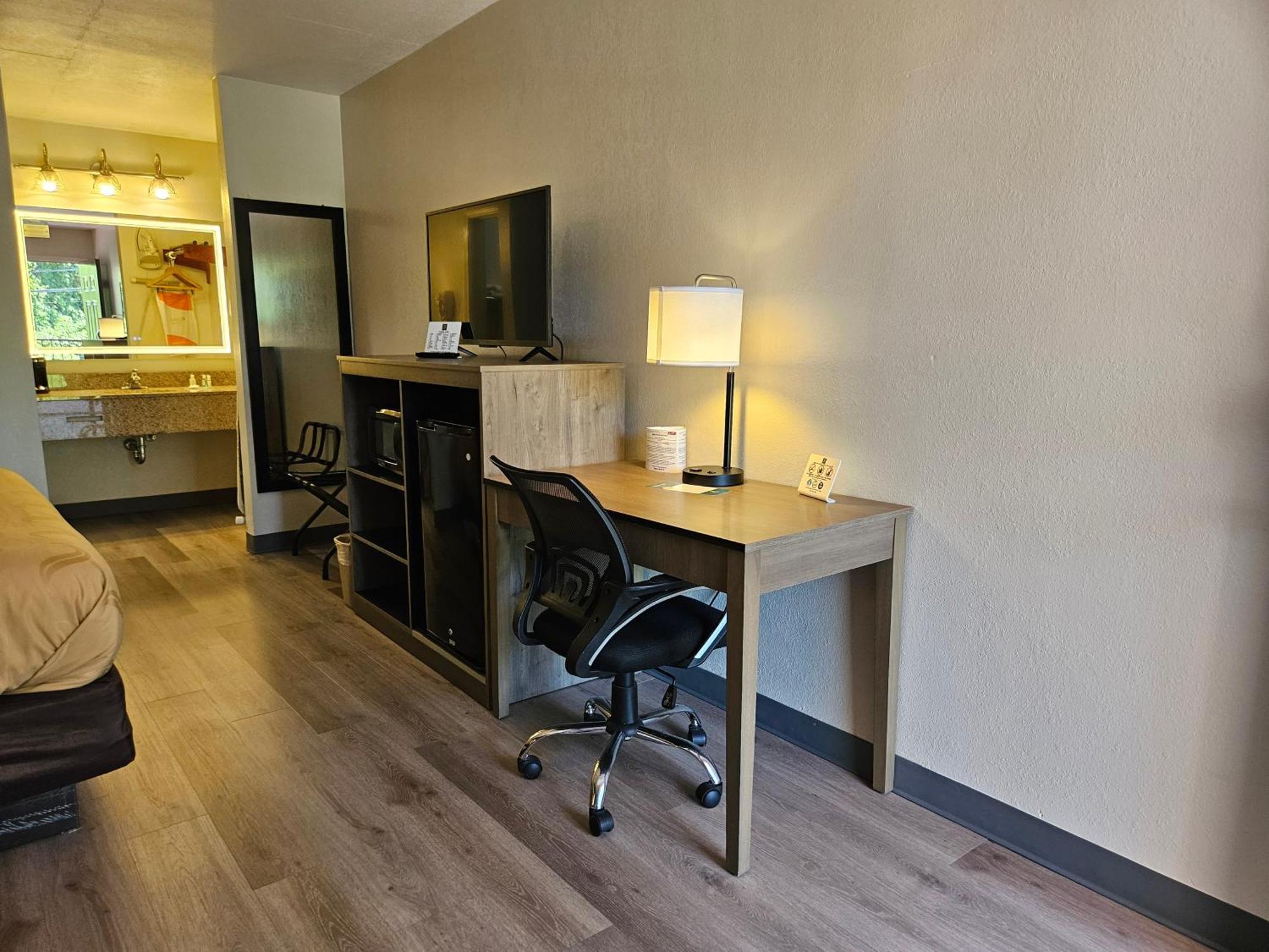 Quality Inn & Suites Greenville I-65 מראה חיצוני תמונה