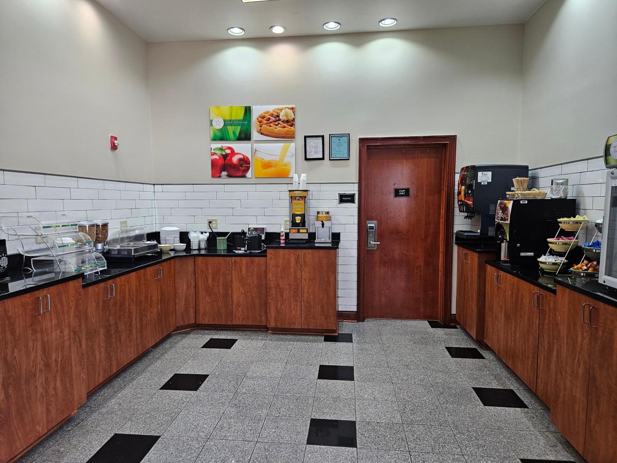 Quality Inn & Suites Greenville I-65 מראה חיצוני תמונה