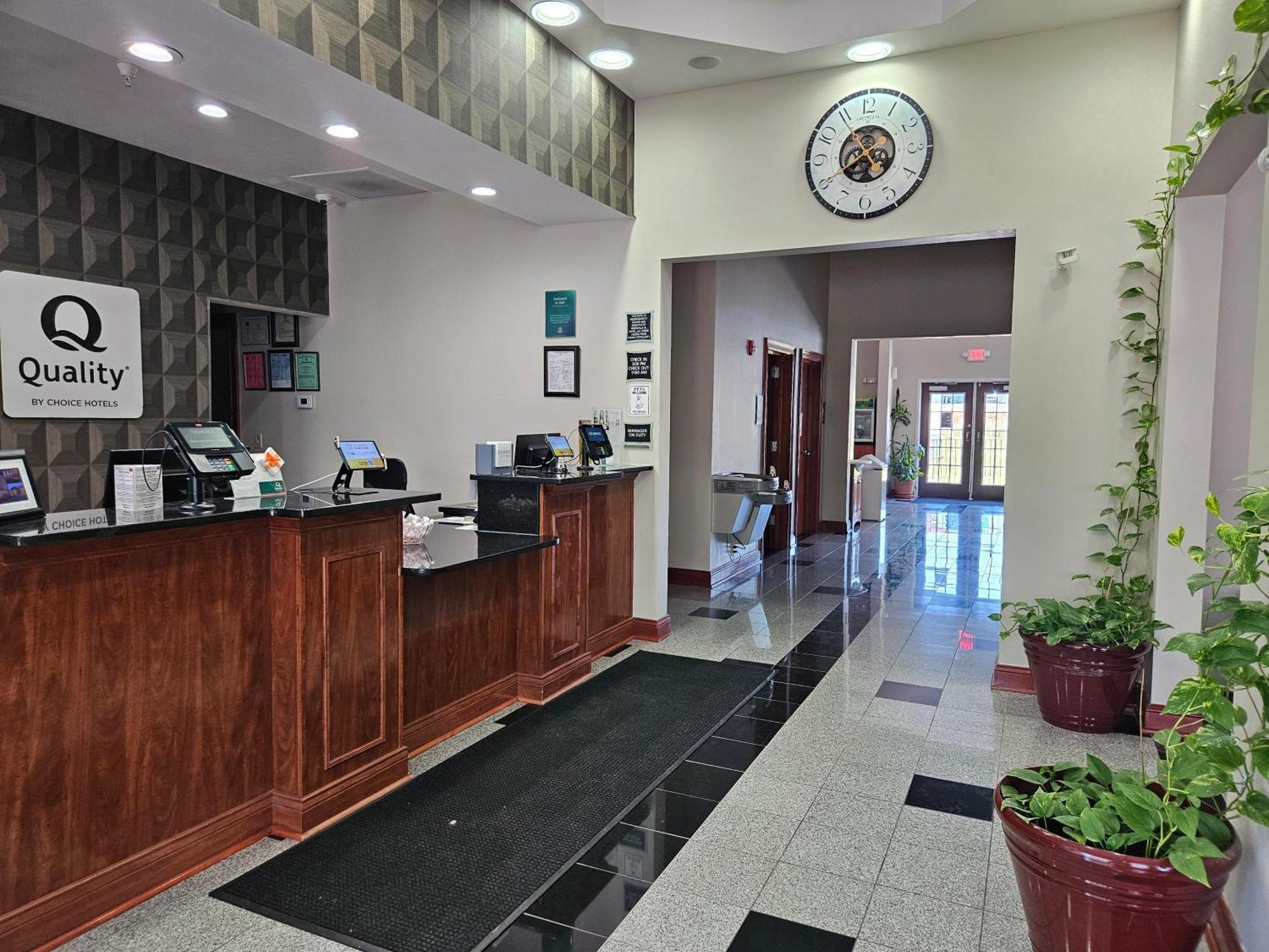 Quality Inn & Suites Greenville I-65 מראה חיצוני תמונה