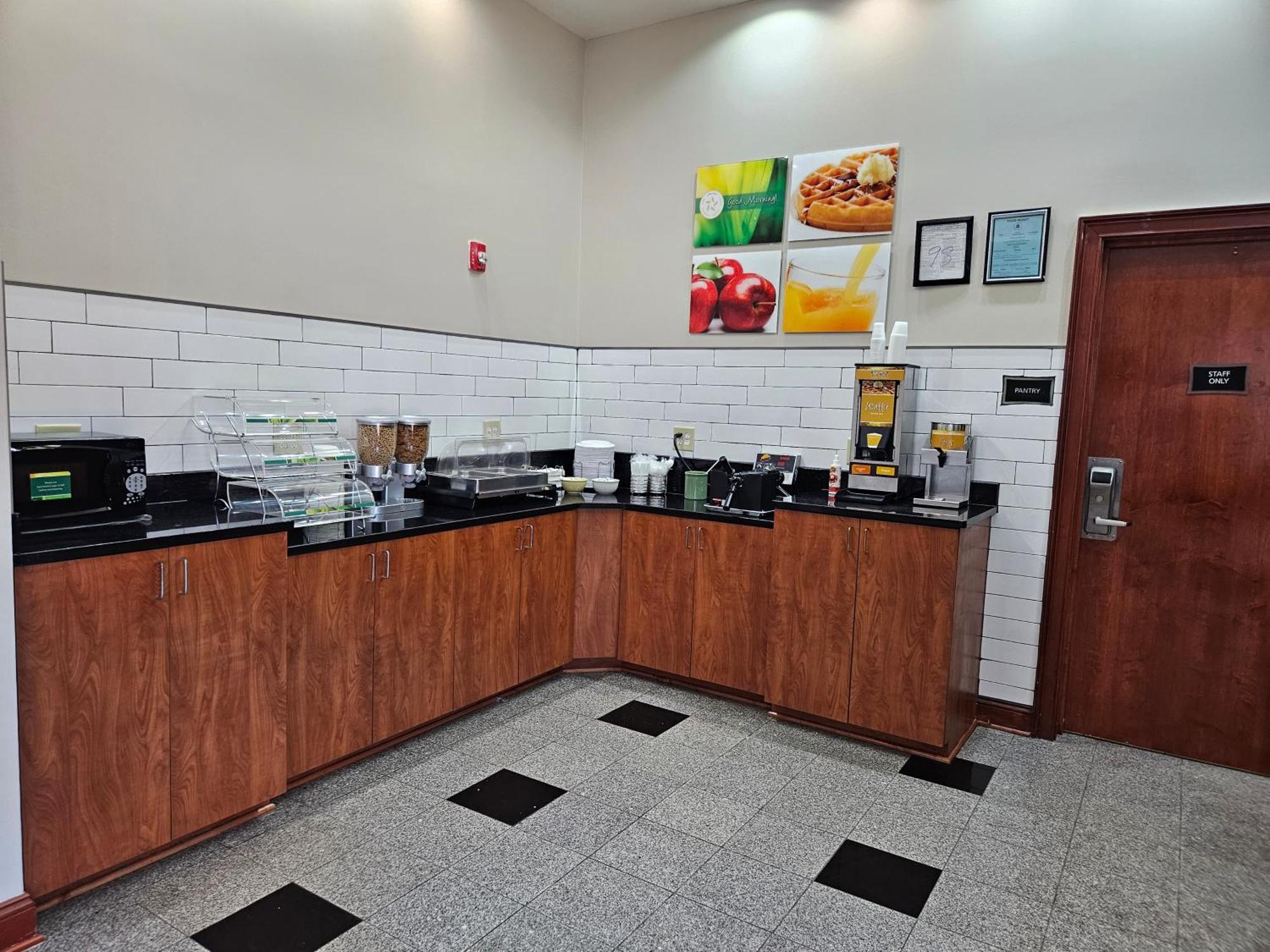 Quality Inn & Suites Greenville I-65 מראה חיצוני תמונה